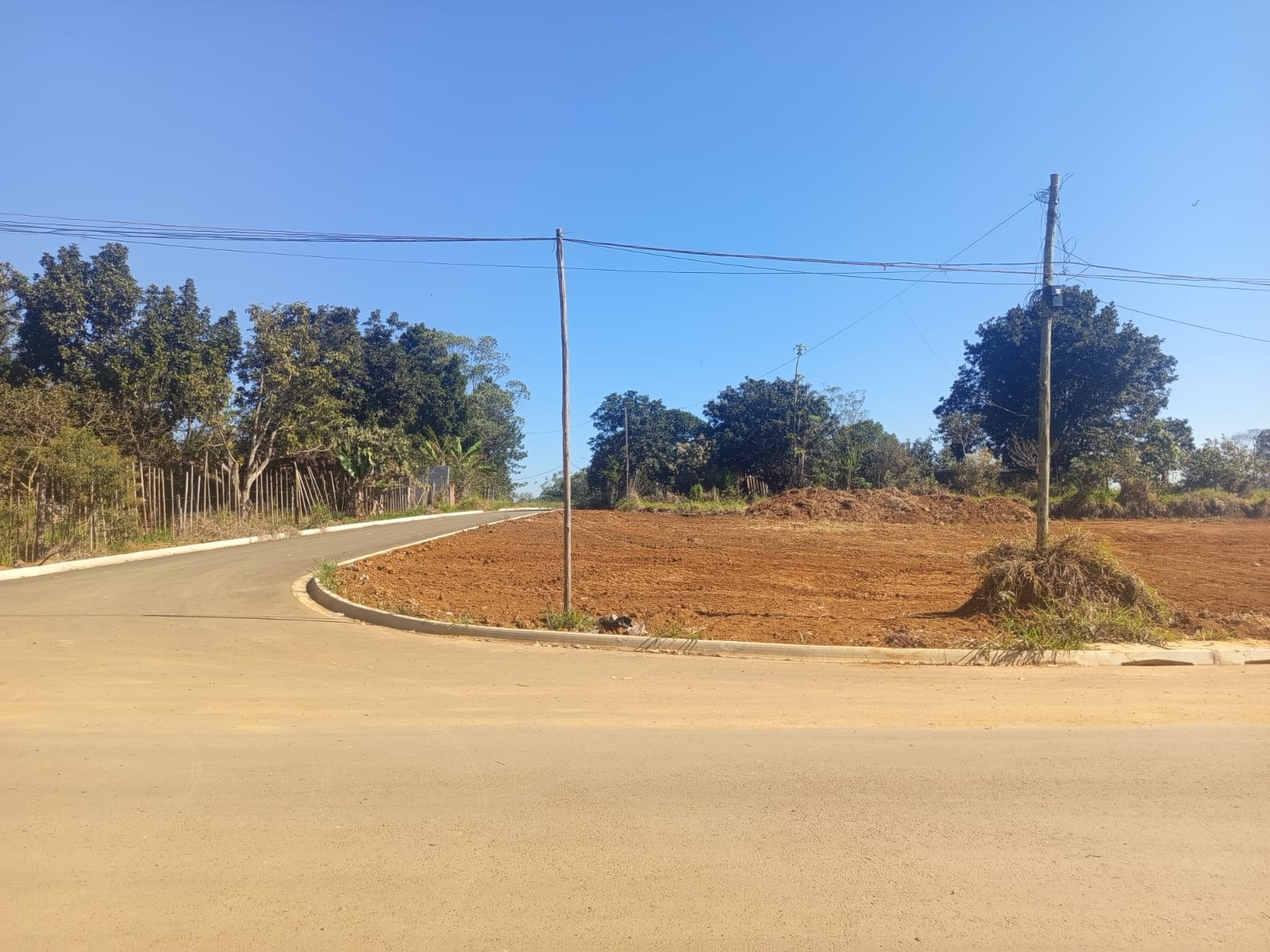 Ruas asfaltadas e lotes terraplenados — Novo Santo Ângelo